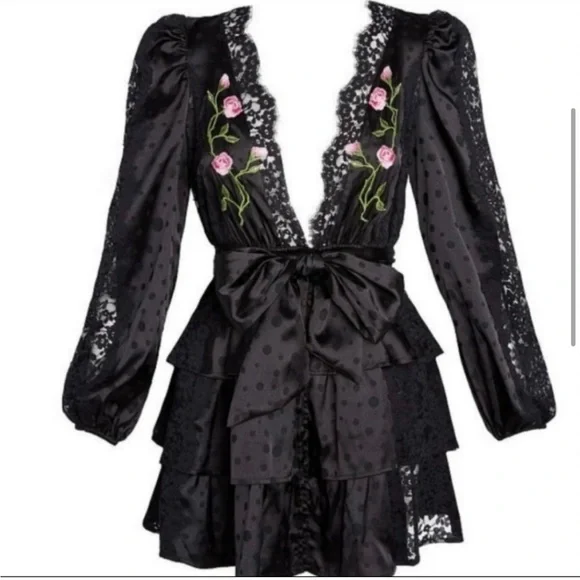 Traded for Love and Lemons Black Fluer Embroidered Robe - Picture 2 of 3